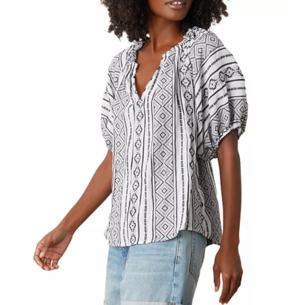Velvet black & white Nordic pattern short puff sleeve top